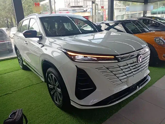 Changan CS75 Plus — Фото автомобиля 3