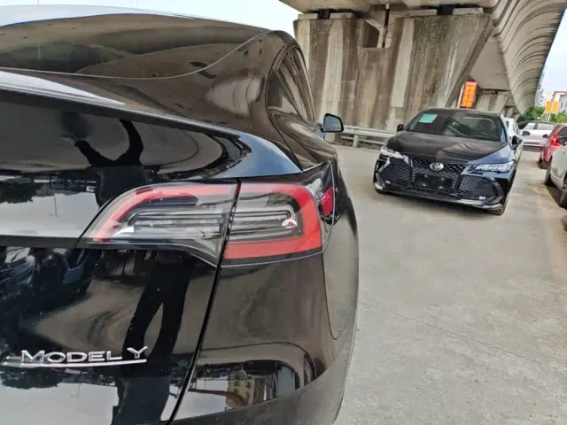 Tesla Model Y — Фото автомобиля 7