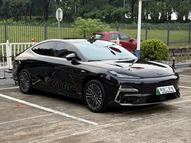 Geely Galaxy Galaxy Xingyao 8 — Фото автомобиля 3