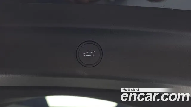 Tesla Model Y — Фото автомобиля 8