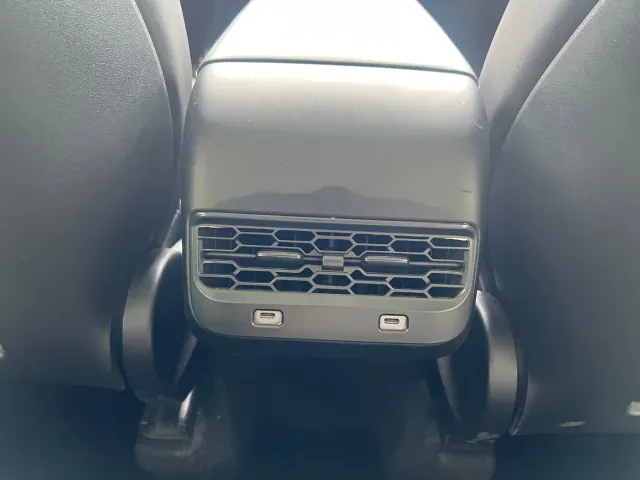 Tesla Model Y — Фото автомобиля 15
