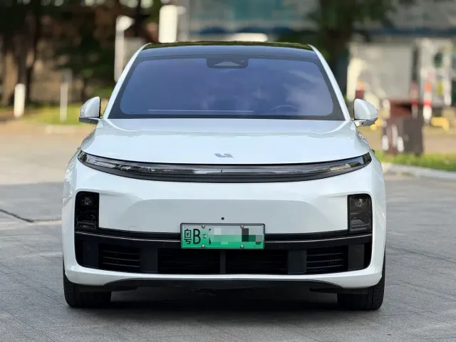 Li Auto L7 — Фото автомобиля 3