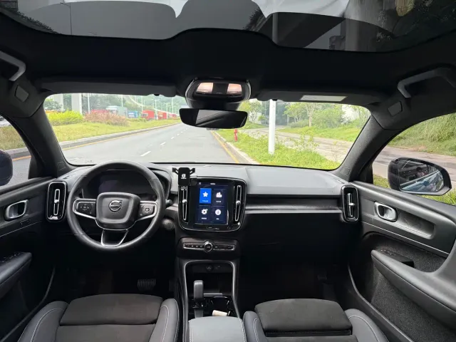 Volvo C40 — Фото автомобиля 14