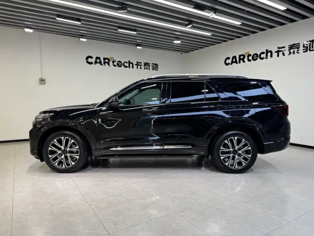 Ford Explorer — Фото автомобиля 12