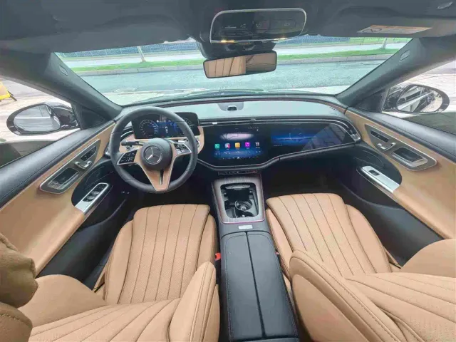 Mercedes-Benz E-Class — Фото автомобиля 4