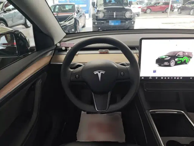 Tesla Model Y — Фото автомобиля 10