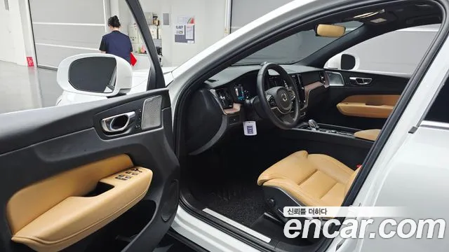 Вольво XC60 — Фото автомобиля 10