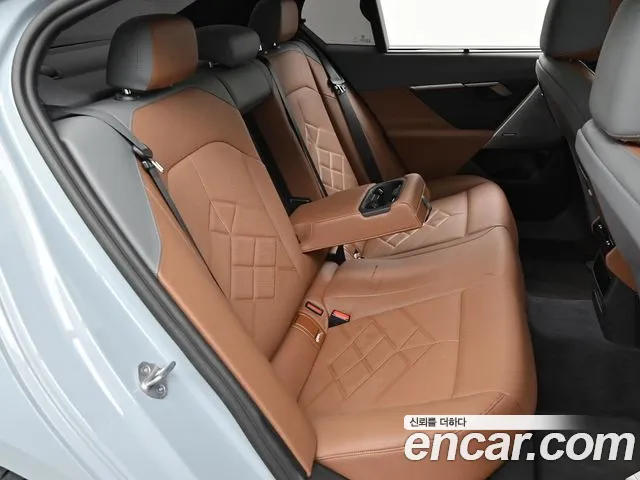 BMW 5 Series G60 — Фото автомобиля 16