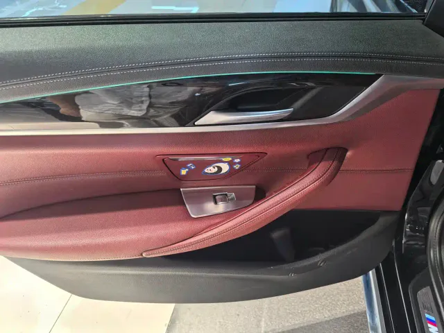 BMW 5 Series — Фото автомобиля 10