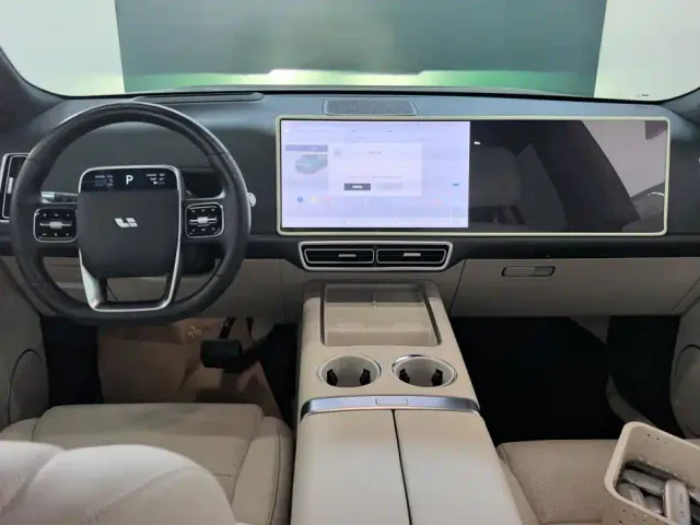 Li Auto L9 — Фото автомобиля 12