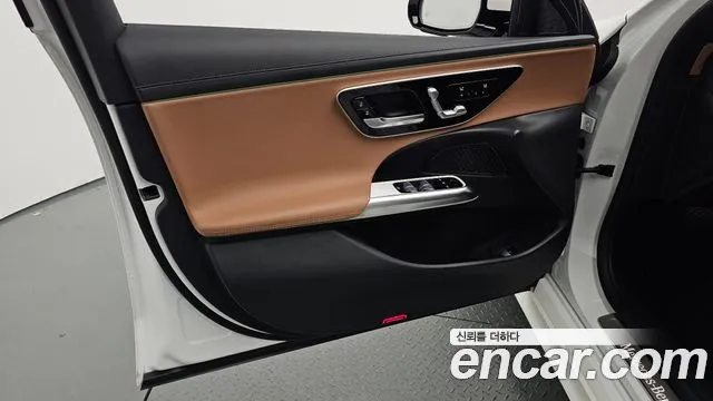 Mercedes-Benz E-Class — Фото автомобиля 21