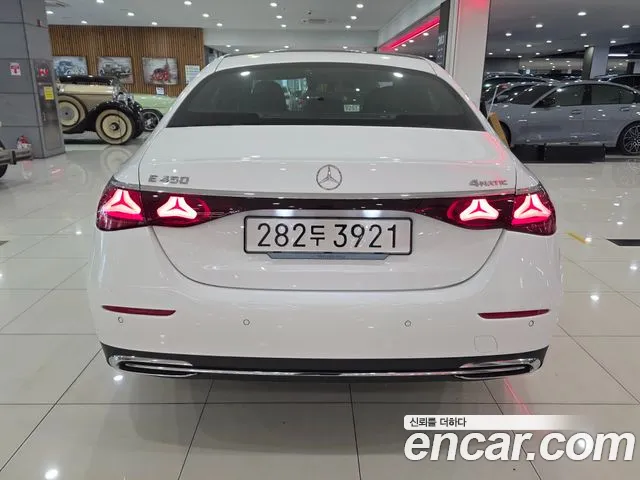 Mercedes-Benz E-Class — Фото автомобиля 4