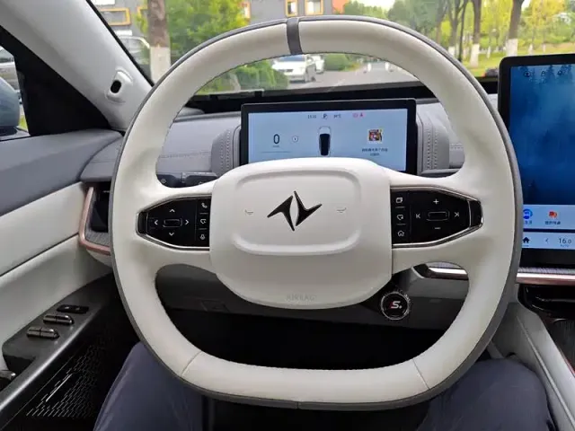 Dongfeng eπ 007 — Фото автомобиля 13