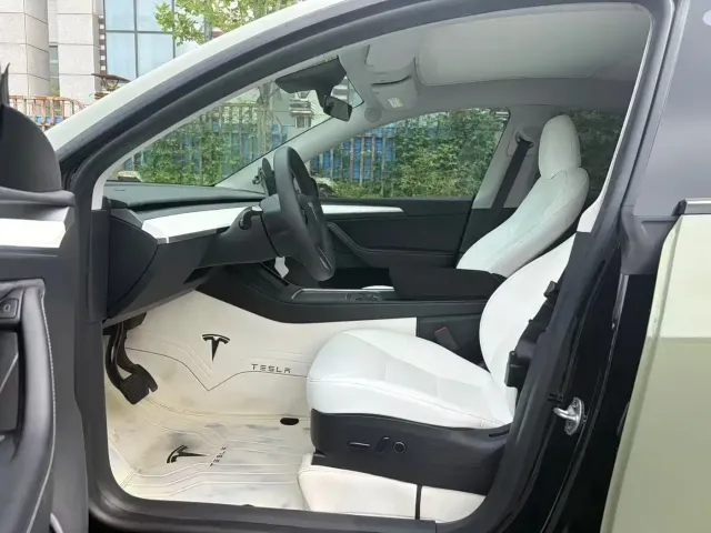 Tesla Model Y — Фото автомобиля 7