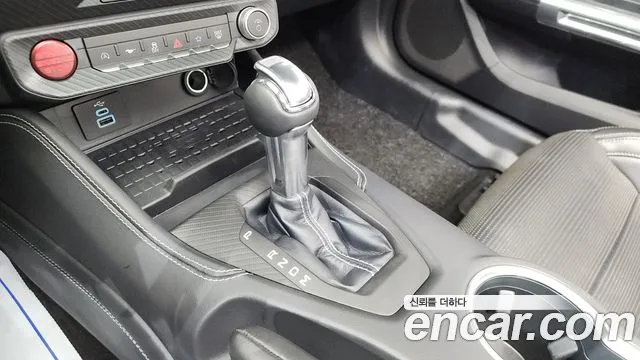 Ford Mustang Mustang 7 поколение 2.3 EcoBoost Premium Кабриолет — Фото автомобиля 9