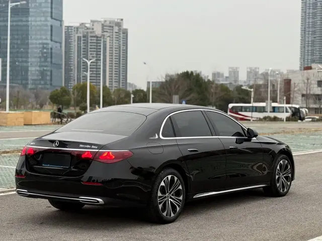 Mercedes-Benz E-Class — Фото автомобиля 6