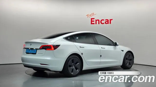 Фотография автомобиля — Tesla Model 3