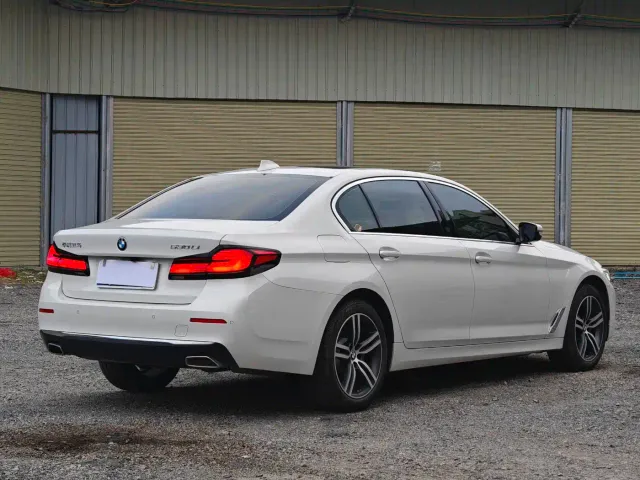 BMW 5 Series — Фото автомобиля 4