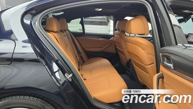 BMW 5 Series G30 — Фото автомобиля 17