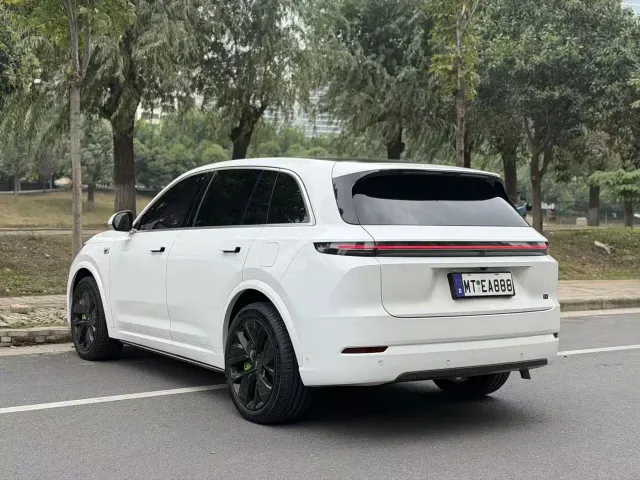 Li Auto L7 — Фото автомобиля 8