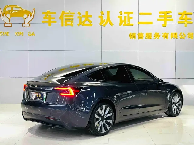 Tesla Model 3 — Фото автомобиля 3