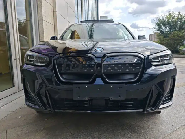 BMW iX3 — Фото автомобиля 2