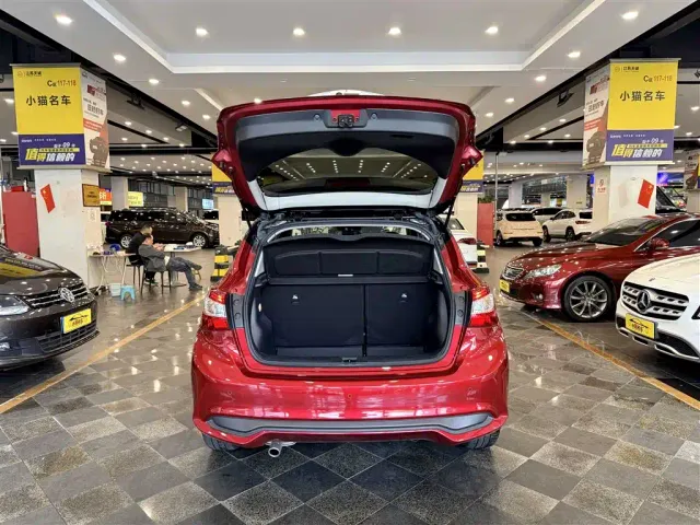 Nissan Tiida — Фото автомобиля 30
