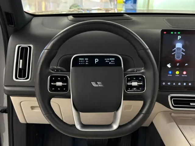 Li Auto L9 — Фото автомобиля 15