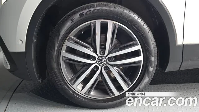 Volkswagen Tiguan — Фото автомобиля 5
