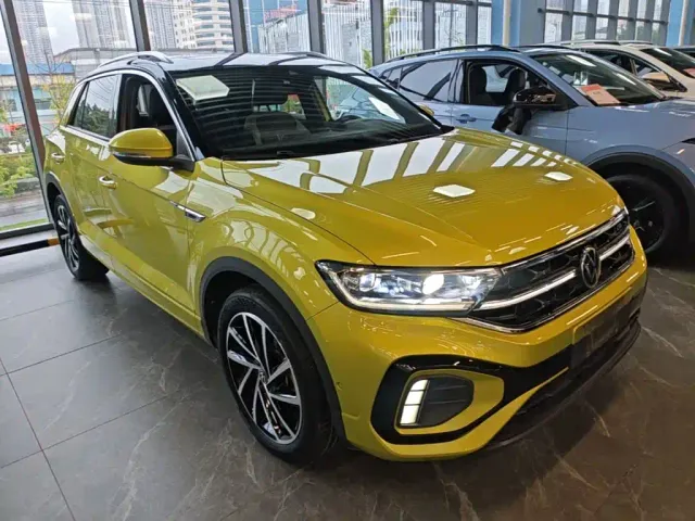 Volkswagen T-Roc — Фото автомобиля 3