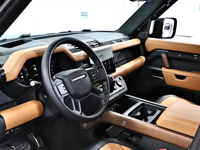 Land Rover Defender — Фото автомобиля 11