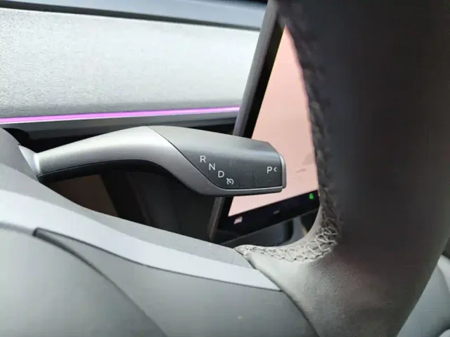 Tesla Model Y — Фото автомобиля 13