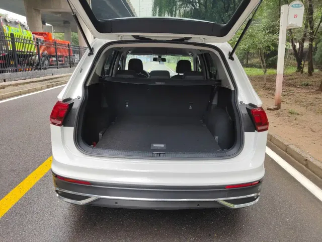 Volkswagen Tiguan L — Фото автомобиля 11