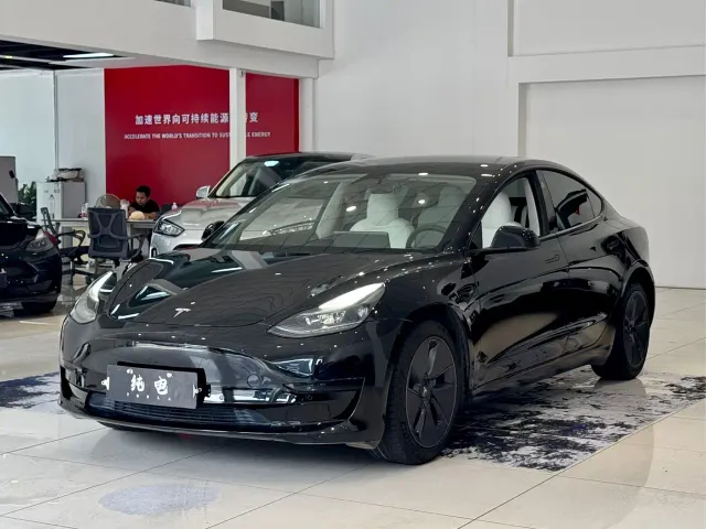 Фотография автомобиля — Tesla Model 3