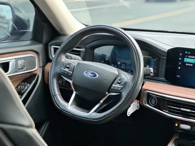 Ford Explorer — Фото автомобиля 11