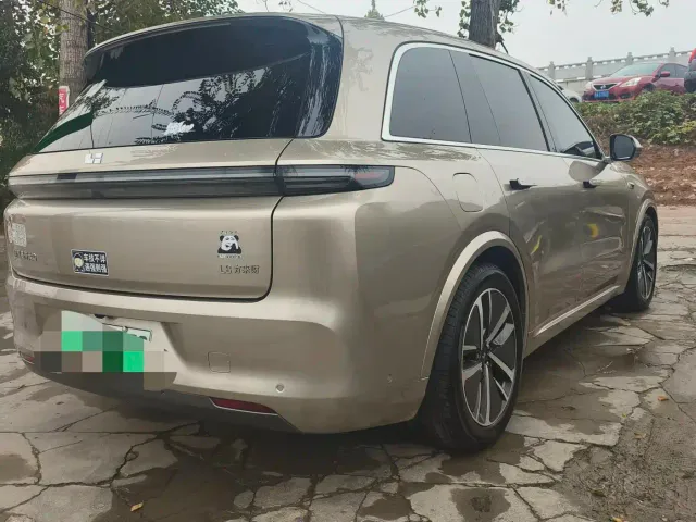 Li Auto L8 — Фото автомобиля 7