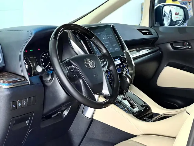 Toyota Alphard 2021 Hybrid 2.5L Luxury — Фото автомобиля 21