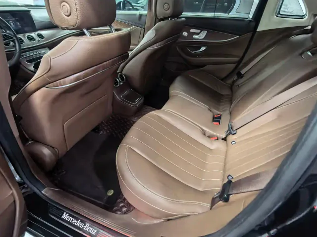 Mercedes-Benz E-Class — Фото автомобиля 16
