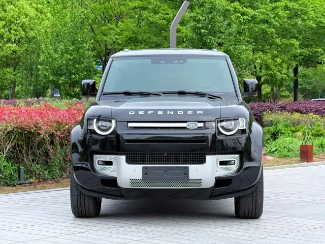 Land Rover Defender — Фото автомобиля 2