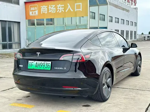 Tesla Model 3 — Фото автомобиля 8