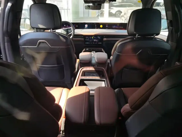 Lincoln Navigator — Фото автомобиля 12