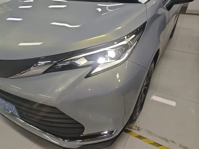Toyota Sienna — Фото автомобиля 23