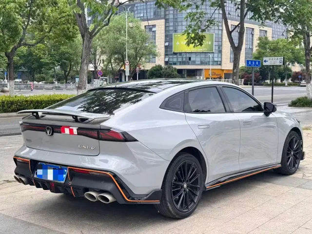 Changan Changan UNI-V 2022 1.5T Excellence — Фото автомобиля 4