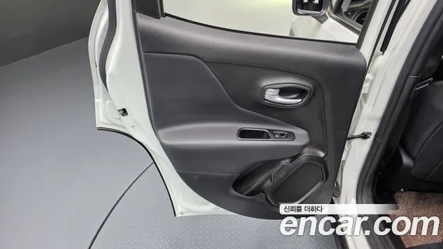 Jeep Renegade — Фото автомобиля 25