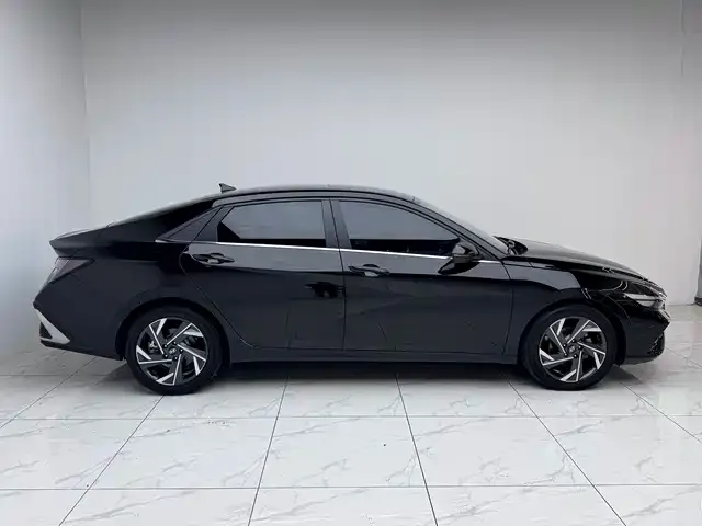Hyundai Elantra — Фото автомобиля 8