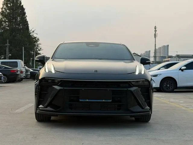 Lynk & Co 03 — Фото автомобиля 2