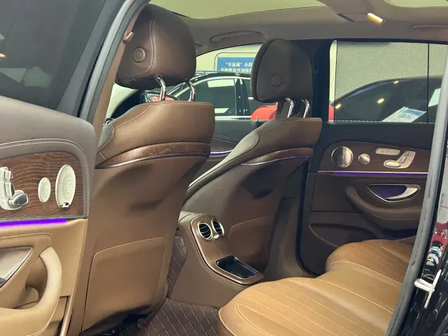 Mercedes-Benz E-Class — Фото автомобиля 12