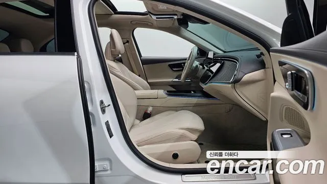 Mercedes-Benz E-Class — Фото автомобиля 23