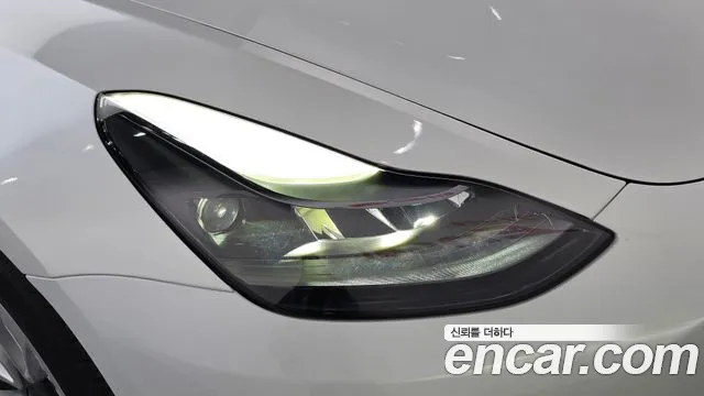 Tesla Model 3 — Фото автомобиля 21