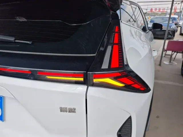 Geely Boyue — Фото автомобиля 23